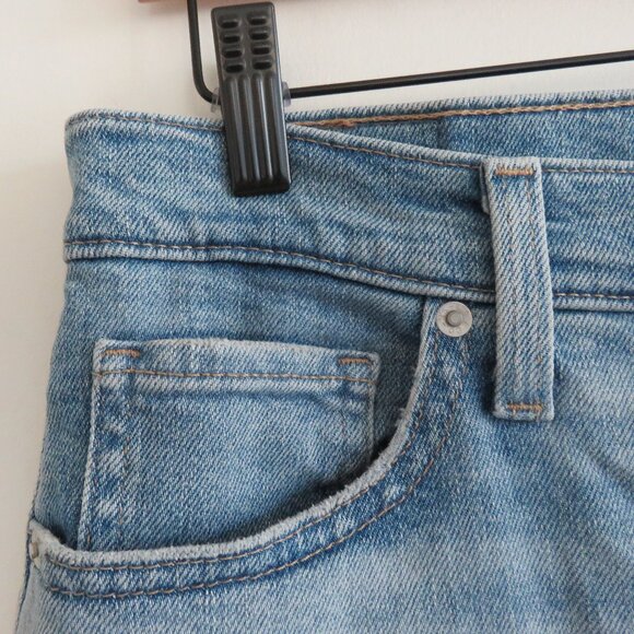LEVI'S High Waisted Mom Jeans in Now You Know Light Wash Western Casual Size 28 - Picture 6 of 14